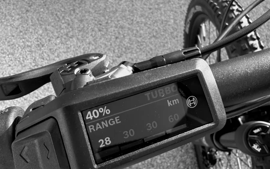 Bosch eBike-Display (Kiox) im Turbo-Modus am E-MTB
